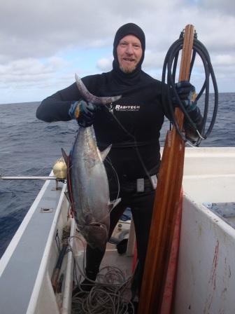 14_kg_long_fin_Tuna_shot_by_Hennie_6_April_201111525.jpg