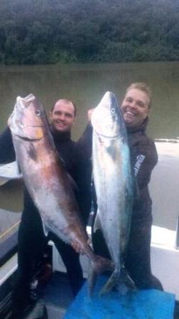 Carl_and_Garreth_amberjack_at_Protea_big_one_21_kg_22_Jan_201211525.jpg